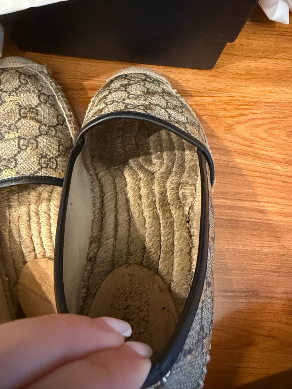 Gucci Womens Beige and Black GG Bee Espadrille - Picture 3 of 9